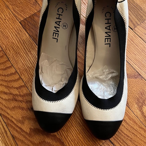 Chanel heels size 38.5 - Picture 1 of 10